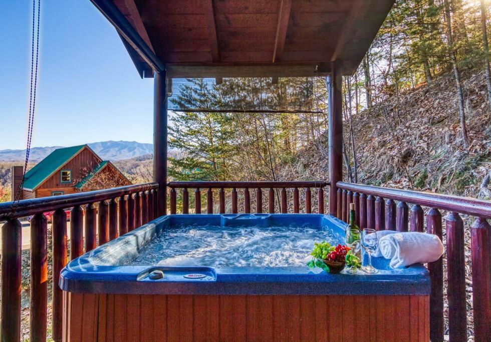 Solid Ground Lodge With Yard! Pigeon Forge Exterior foto