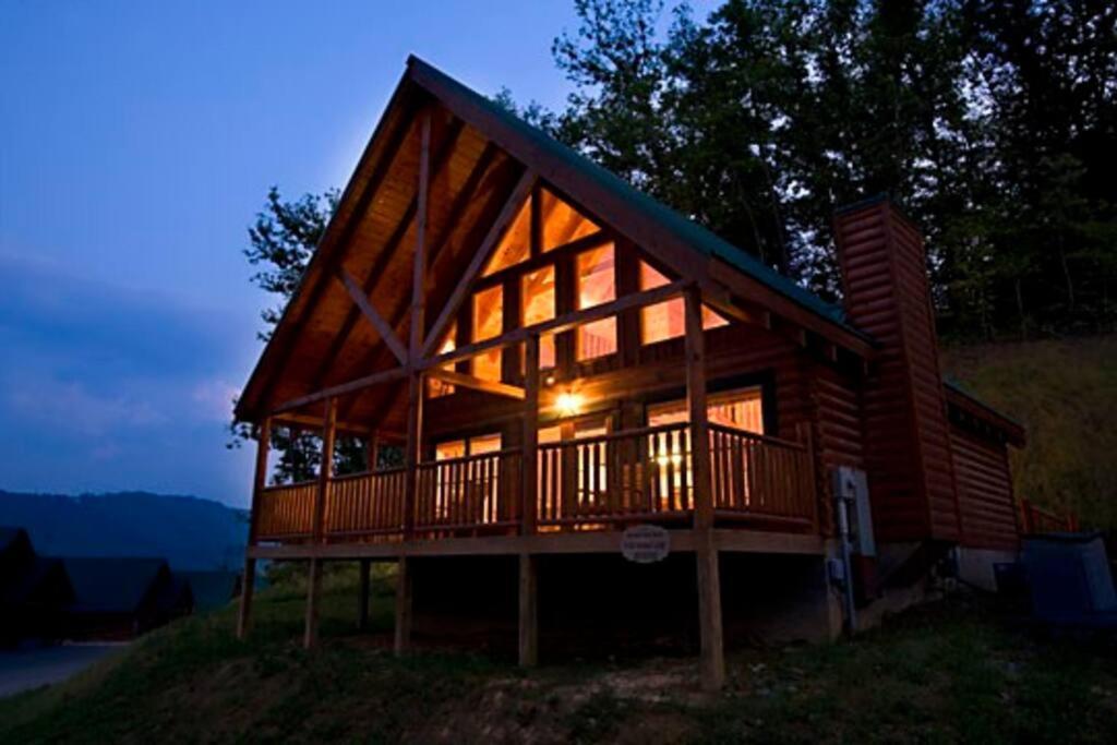 Solid Ground Lodge With Yard! Pigeon Forge Exterior foto