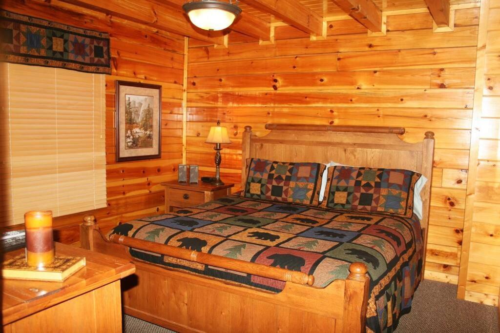 Solid Ground Lodge With Yard! Pigeon Forge Exterior foto