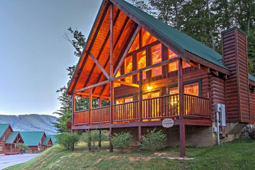 Solid Ground Lodge With Yard! Pigeon Forge Exterior foto