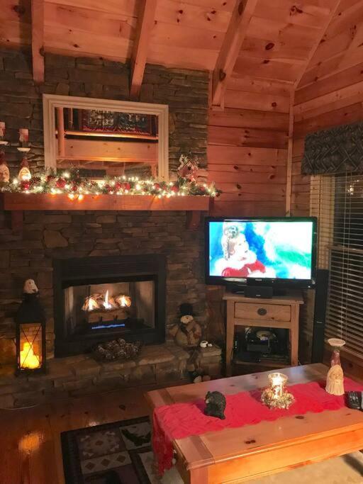 Solid Ground Lodge With Yard! Pigeon Forge Exterior foto