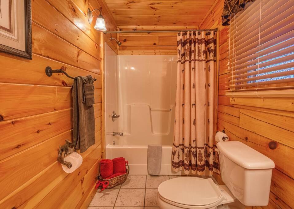 Solid Ground Lodge With Yard! Pigeon Forge Exterior foto