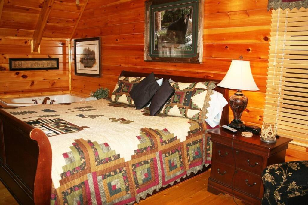 Solid Ground Lodge With Yard! Pigeon Forge Exterior foto