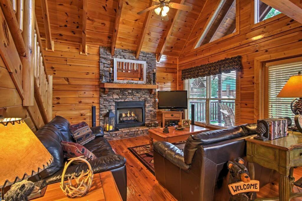 Solid Ground Lodge With Yard! Pigeon Forge Exterior foto