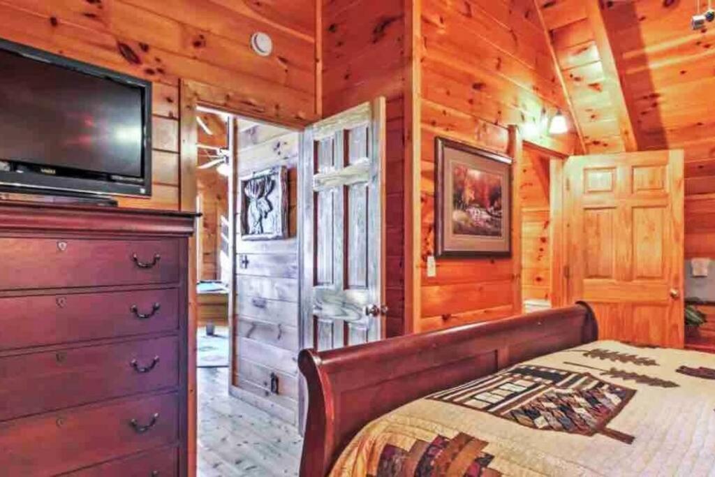 Solid Ground Lodge With Yard! Pigeon Forge Exterior foto