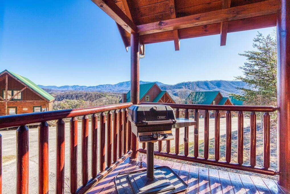 Solid Ground Lodge With Yard! Pigeon Forge Exterior foto