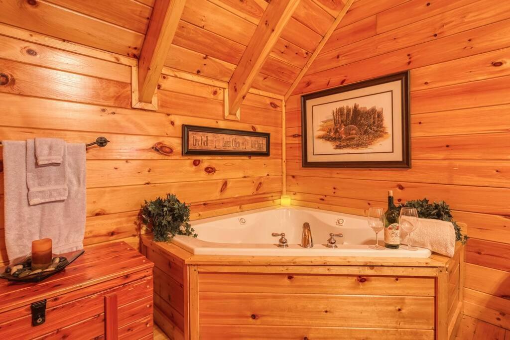 Solid Ground Lodge With Yard! Pigeon Forge Exterior foto