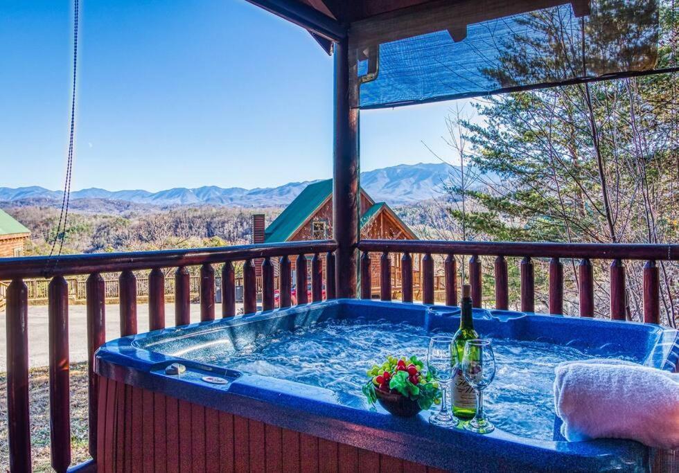 Solid Ground Lodge With Yard! Pigeon Forge Exterior foto