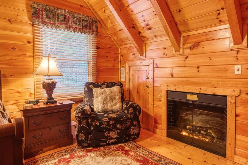 Solid Ground Lodge With Yard! Pigeon Forge Exterior foto