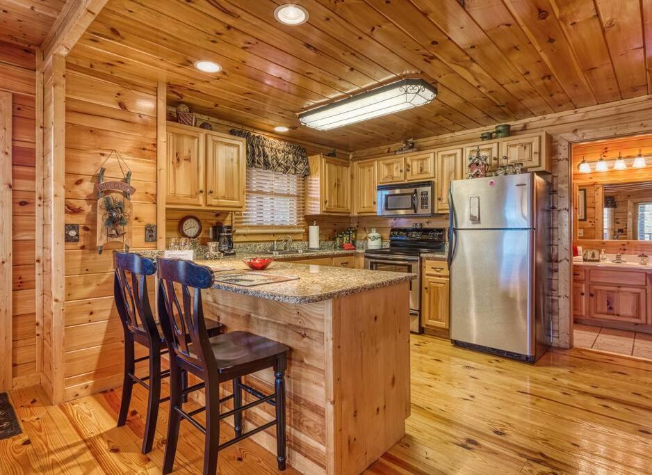 Solid Ground Lodge With Yard! Pigeon Forge Exterior foto
